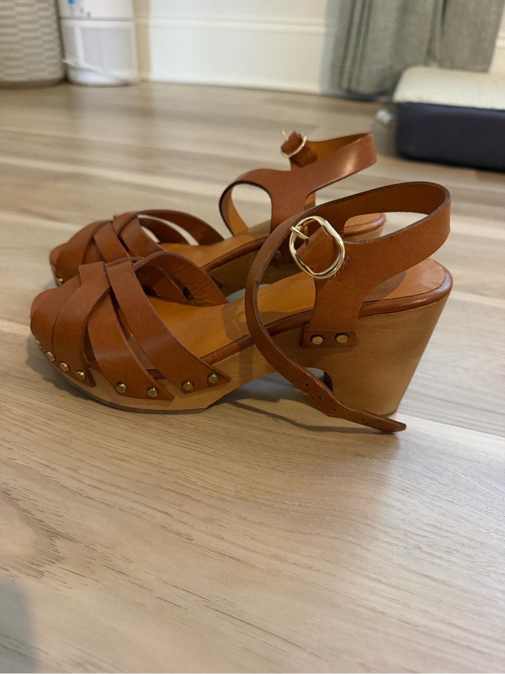 Sézane Isabelle Camel Leather Clogs - Picture 3 of 7